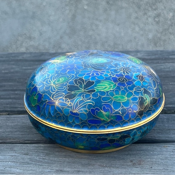 Rare Vintage Chinese Cloisonné Stash Trinket Box – Blue & Green Floral – 4” x 2” - Picture 5 of 13
